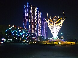 Comfort 1Br Without Living Room At Grand Kamala Lagoon Apartment