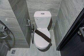 Well Furnished And Comfy Studio Collins Boulevard Apartment