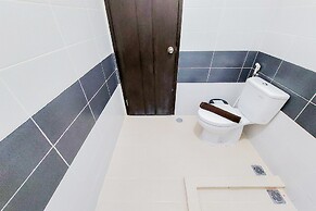 Modern Look 1Br Apartment At Scientia Residence