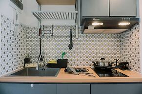Comfortable And Homey Studio Loft At Kingland Avenue Apartment