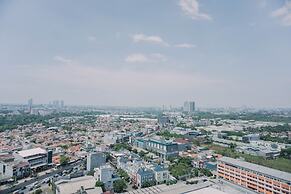 Comfortable And Homey Studio Loft At Kingland Avenue Apartment