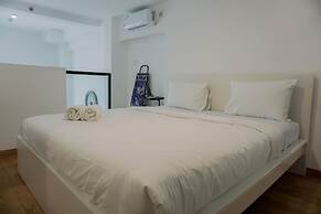 Comfortable And Homey Studio Loft At Kingland Avenue Apartment