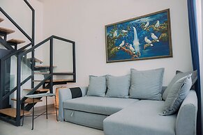 Comfortable And Homey Studio Loft At Kingland Avenue Apartment