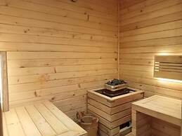 Comfortable And Homey Studio Loft At Kingland Avenue Apartment