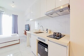 Restful And Cozy Studio Sky House Alam Sutera Apartment