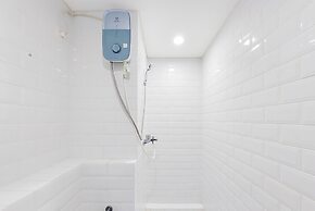 Modern And Comfort Look Studio Kingland Avenue Apartment