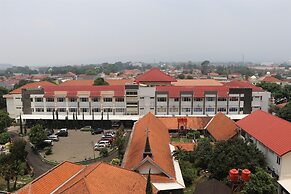 Spacious Studio The Edge Bandung Apartment