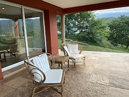 HERMOSA CASA CON INCREIBLES VISTAS