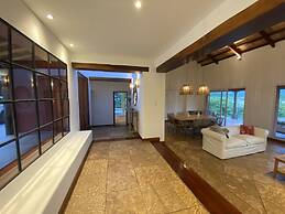 HERMOSA CASA CON INCREIBLES VISTAS