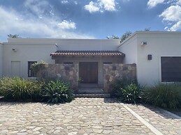 ACODEGORA Y AMPLIA CASA EN SALTA