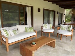 ACODEGORA Y AMPLIA CASA EN SALTA