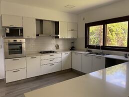 ACODEGORA Y AMPLIA CASA EN SALTA