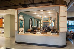 Moxy St. Petersburg Downtown