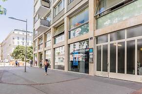 Central, City View Balcony, 