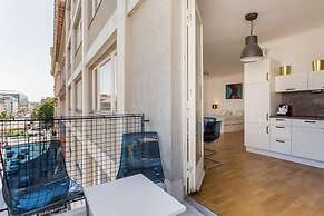 Central, City View Balcony, 