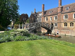 Lolite Apartment in Cambridge