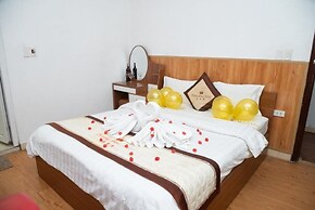 Phuong Dong Hotel Cau Giay -by BayLuxury