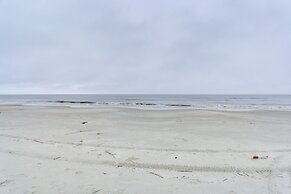 St Helena Island Vacation Rental: Walk to Beach!