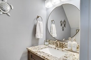 St Helena Island Vacation Rental: Walk to Beach!