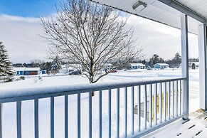 Spacious Family Home w/ Deck & Yard: 5 Mi to Stowe