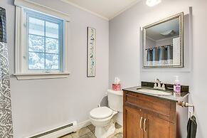 Spacious Family Home w/ Deck & Yard: 5 Mi to Stowe