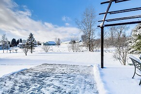 Spacious Family Home w/ Deck & Yard: 5 Mi to Stowe