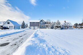 Spacious Family Home w/ Deck & Yard: 5 Mi to Stowe