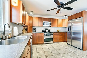 Spacious Family Home w/ Deck & Yard: 5 Mi to Stowe