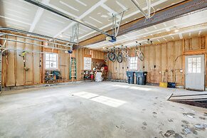 Spacious Family Home w/ Deck & Yard: 5 Mi to Stowe