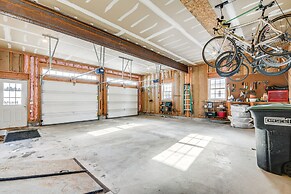 Spacious Family Home w/ Deck & Yard: 5 Mi to Stowe