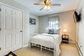 Spacious Family Home w/ Deck & Yard: 5 Mi to Stowe