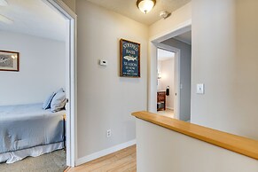 Spacious Family Home w/ Deck & Yard: 5 Mi to Stowe