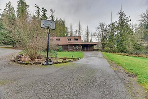 Charming Chehalis Retreat w/ Outdoor Grill + Deck!