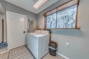 Ruidoso Retreat w/ Mtn Views ~ 20 Mi to Ski Apache