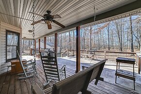 Clarksville Home w/ Porch & Fishing Pond Access!