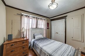 Clarksville Home w/ Porch & Fishing Pond Access!