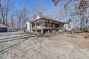 Clarksville Home w/ Porch & Fishing Pond Access!