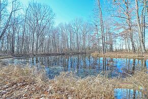 Clarksville Home w/ Porch & Fishing Pond Access!