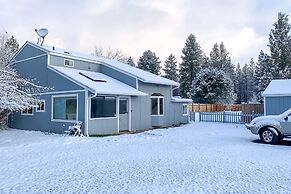 Bend Home w/ Fire Pit, 4 Mi to High Desert Museum!