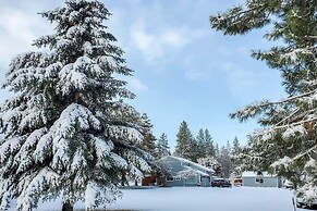 Bend Home w/ Fire Pit, 4 Mi to High Desert Museum!