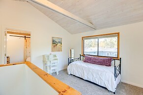Bend Home w/ Fire Pit, 4 Mi to High Desert Museum!