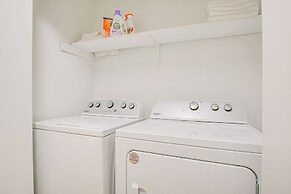 Sanford Family Home w/ Deck ~ 2 Mi to Downtown!