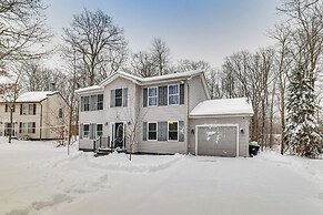 Pennsylvania Home w/ Hot Tub: 7 Mi to Kalahari!
