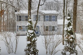 Pennsylvania Home w/ Hot Tub: 7 Mi to Kalahari!