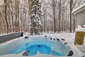 Pennsylvania Home w/ Hot Tub: 7 Mi to Kalahari!