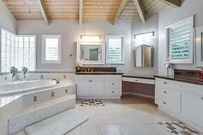 Honomu Home w/ Screened Lanai + Ocean Views!