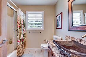 Honomu Home w/ Screened Lanai + Ocean Views!