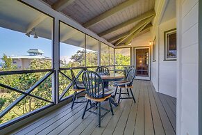 Honomu Home w/ Screened Lanai + Ocean Views!