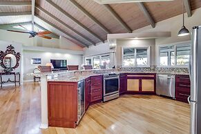 Honomu Home w/ Screened Lanai + Ocean Views!