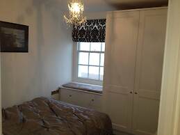 Seaview Regency Apartment With Private Parking